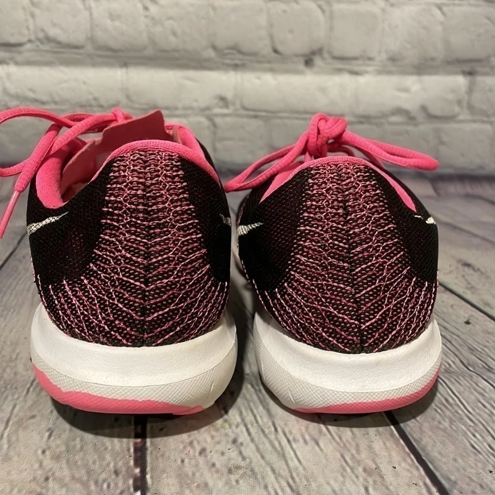 Nike Youth 7Y pink, and black Fury sneakers - Picture 4 of 6